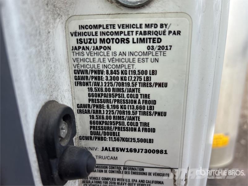 Isuzu NRR Camiones caja cerrada
