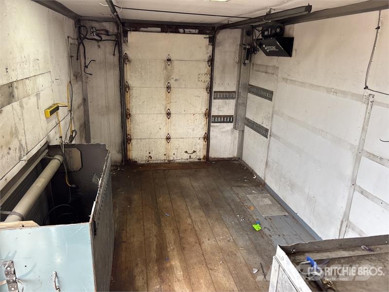 Isuzu NRR Camiones caja cerrada