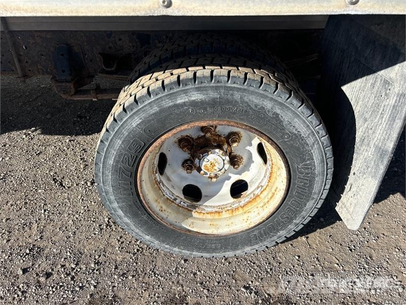 Isuzu NRR Фургони