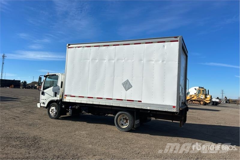Isuzu NRR Фургони