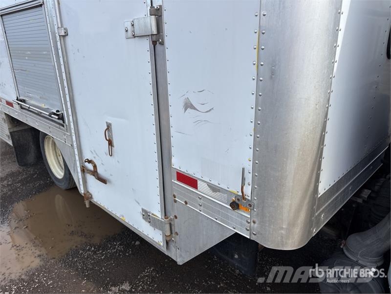 Isuzu NRR Camiones caja cerrada