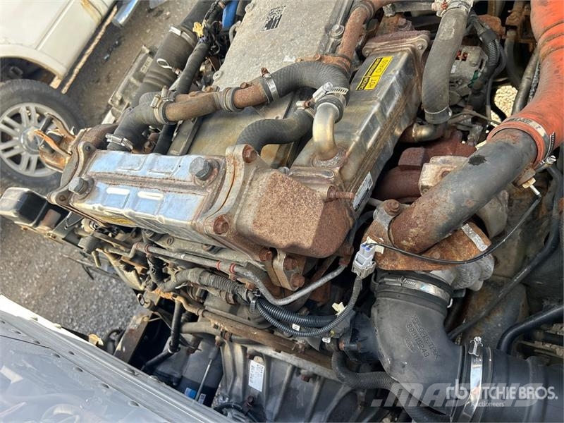 Isuzu NRR Фургони