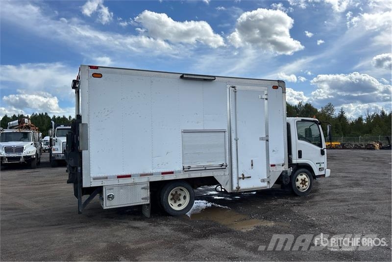 Isuzu NRR Camiones caja cerrada