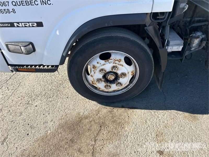 Isuzu NRR Dobozos teherautók