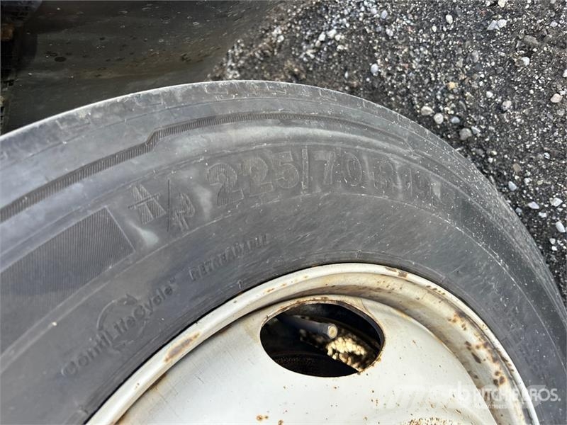 Isuzu NRR Kapali kasa kamyonlar