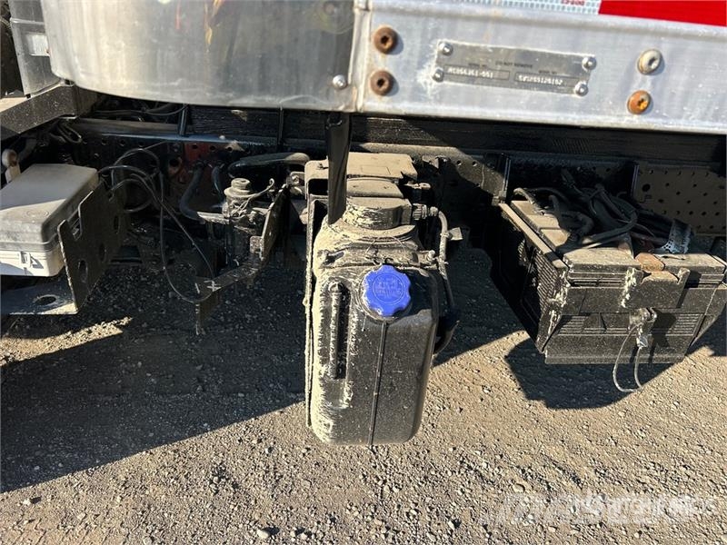 Isuzu NRR Temperature controlled trucks