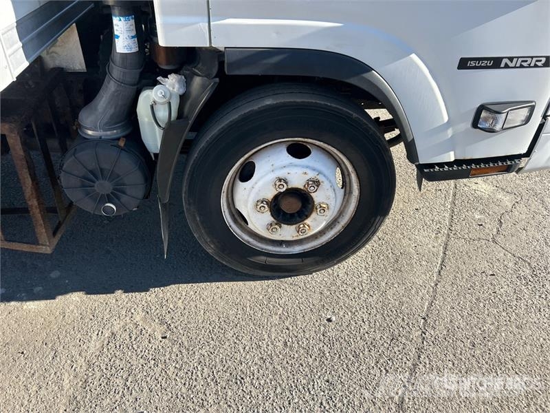 Isuzu NRR Dobozos teherautók