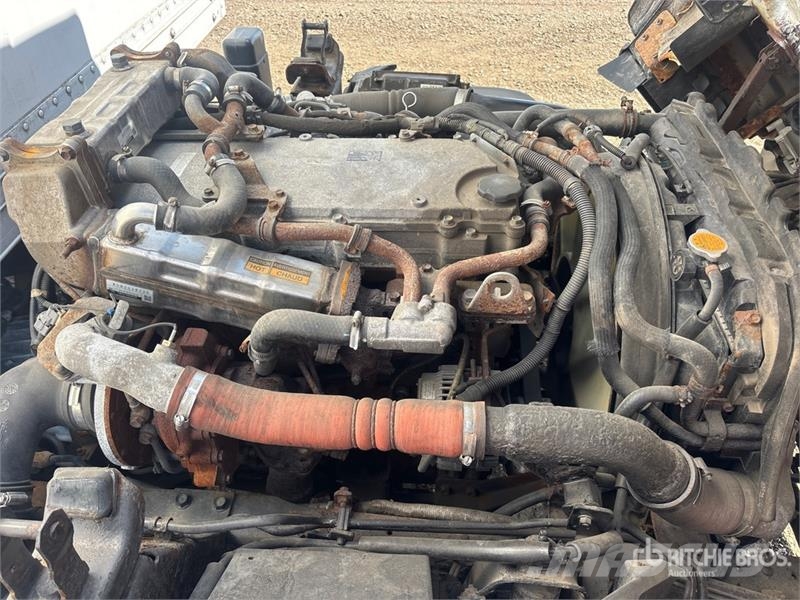 Isuzu NRR 탑차 트럭