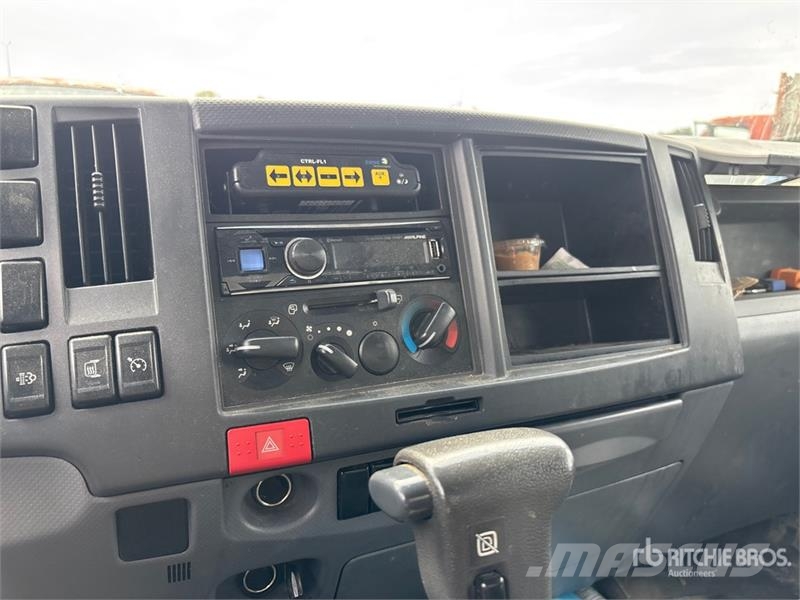 Isuzu NRR Umpikorikuorma-autot