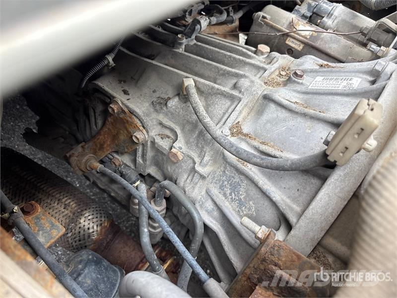 Isuzu NRR Umpikorikuorma-autot