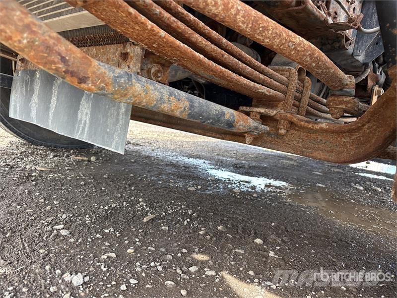 Isuzu NRR Camiones caja cerrada
