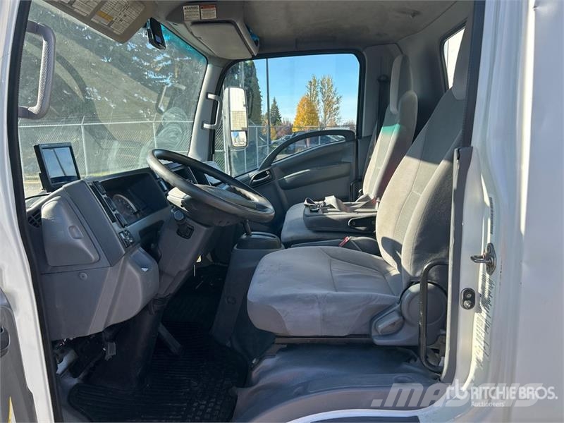 Isuzu NRR Dobozos teherautók