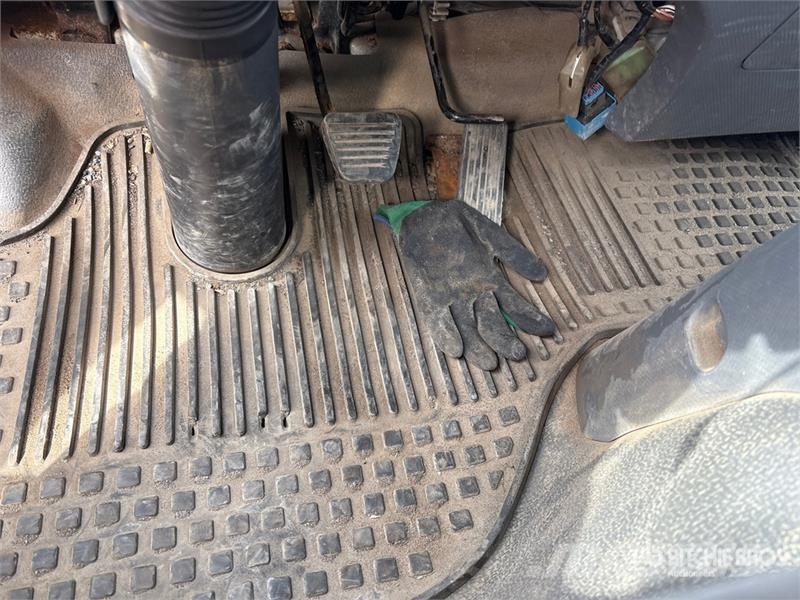 Isuzu NRR Bakwagens met gesloten opbouw