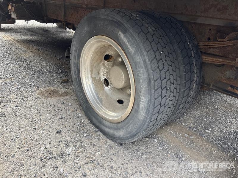 Isuzu NRR Umpikorikuorma-autot