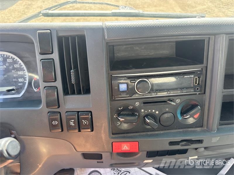 Isuzu NRR 탑차 트럭