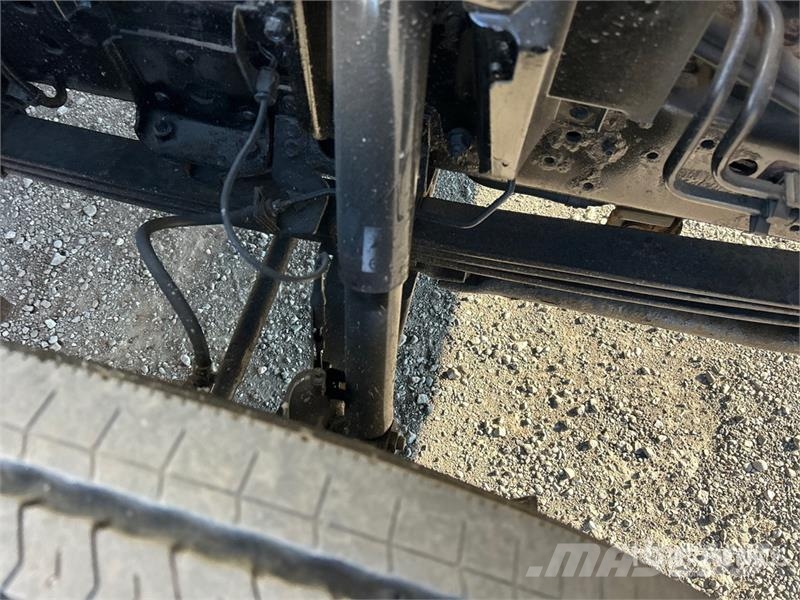 Isuzu NRR Temperature controlled trucks