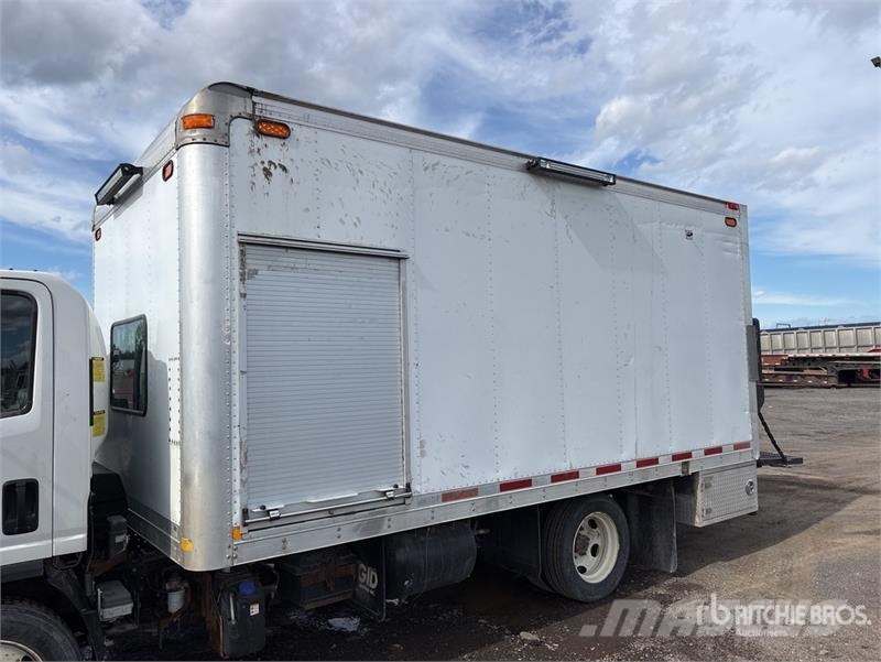 Isuzu NRR Camiones caja cerrada