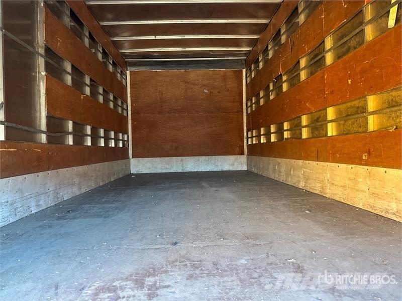 Isuzu NRR Bakwagens met gesloten opbouw