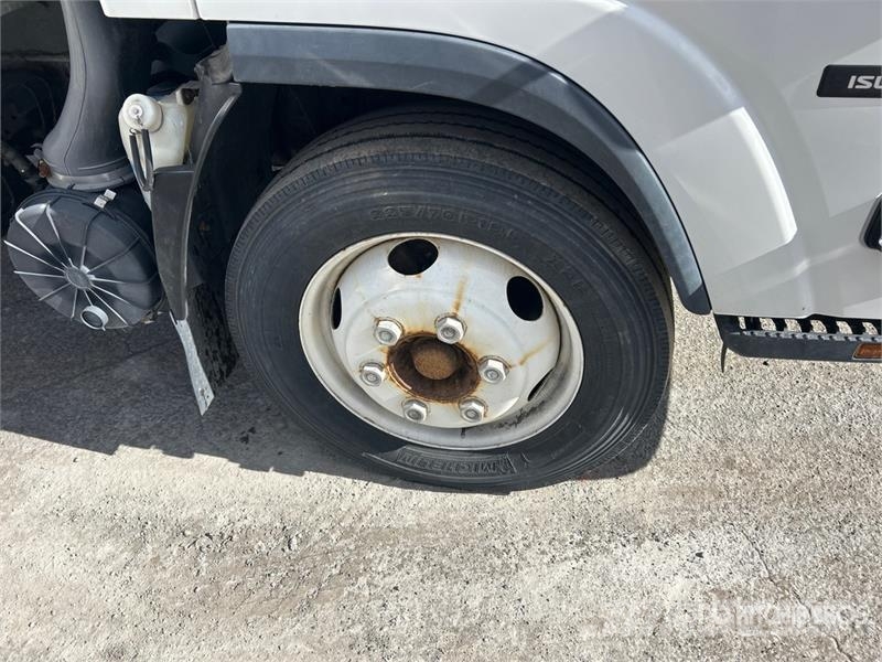Isuzu NRR Kofferaufbau