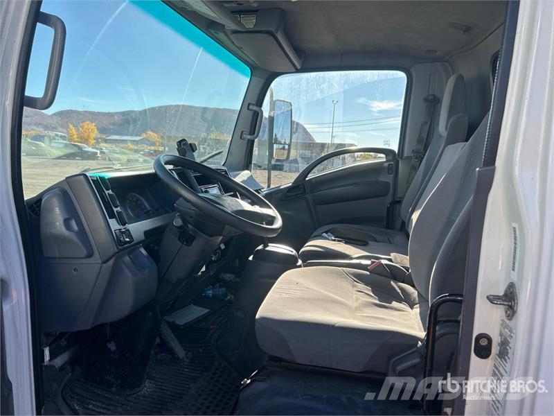 Isuzu NRR Dobozos teherautók