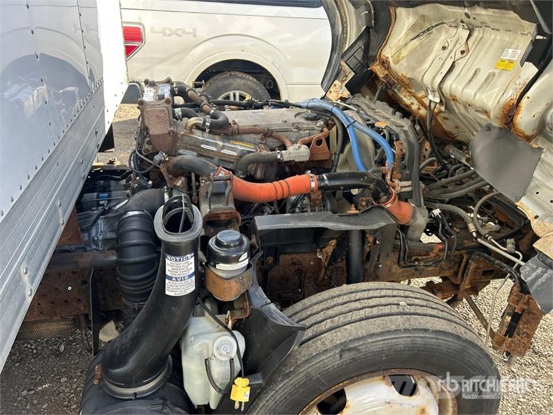 Isuzu NRR Фургони