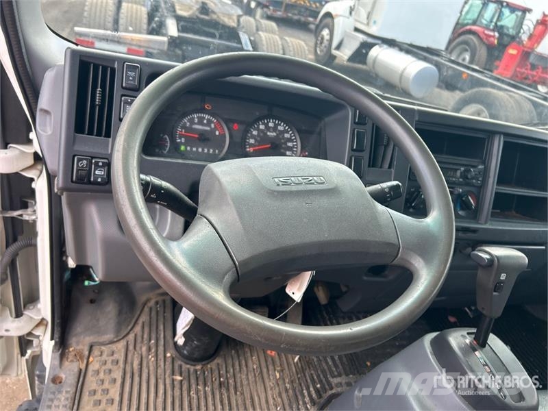 Isuzu NRR Kofferaufbau