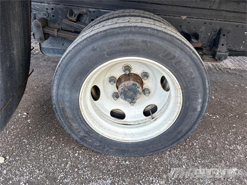 Isuzu NRR Kapali kasa kamyonlar
