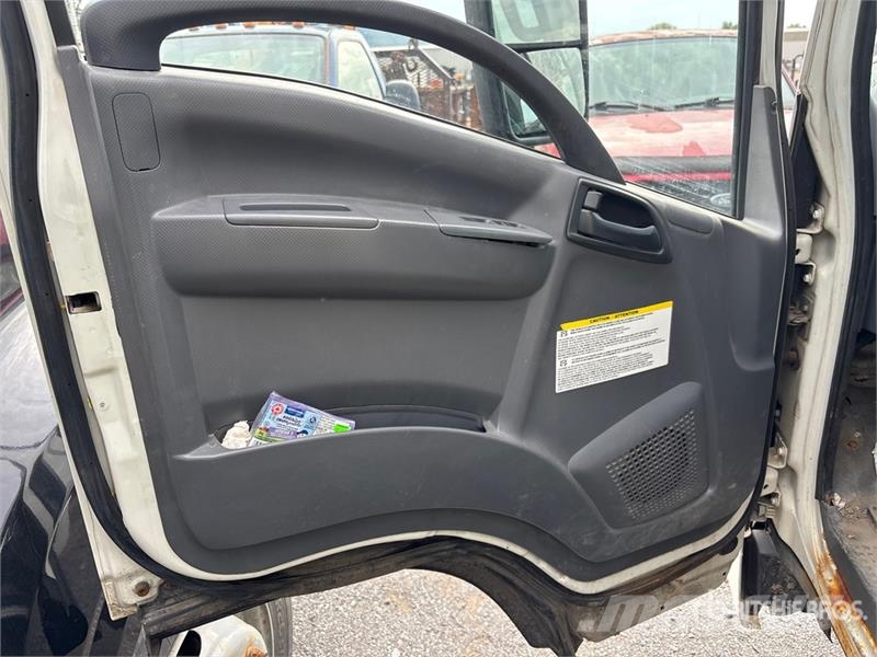 Isuzu NRR Umpikorikuorma-autot