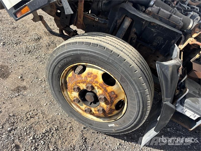 Isuzu NRR Sunkvežimiai su dengtu kėbulu
