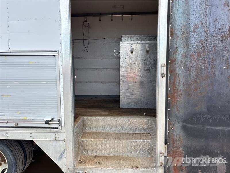 Isuzu NRR Camiones caja cerrada