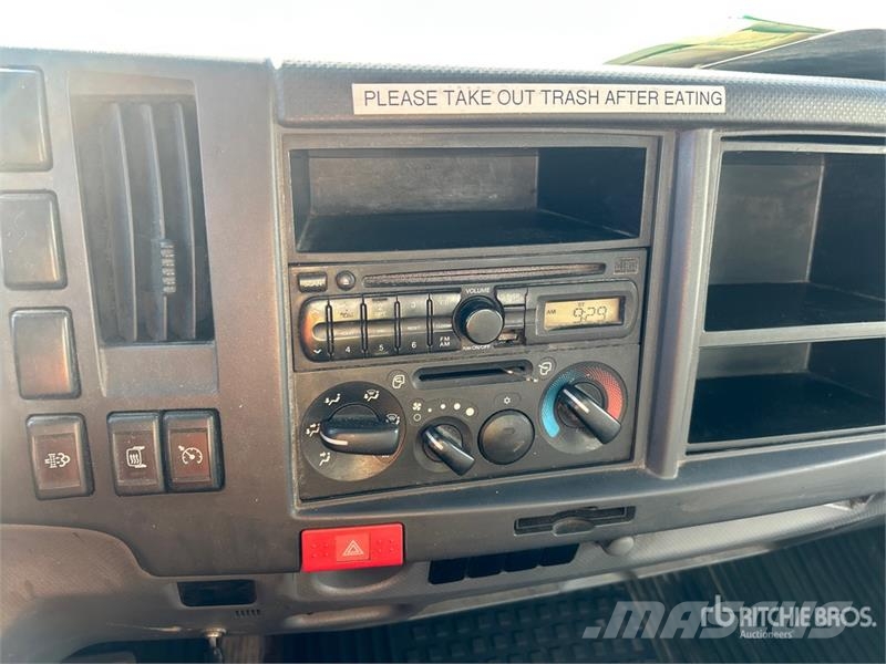 Isuzu NRR Фургони