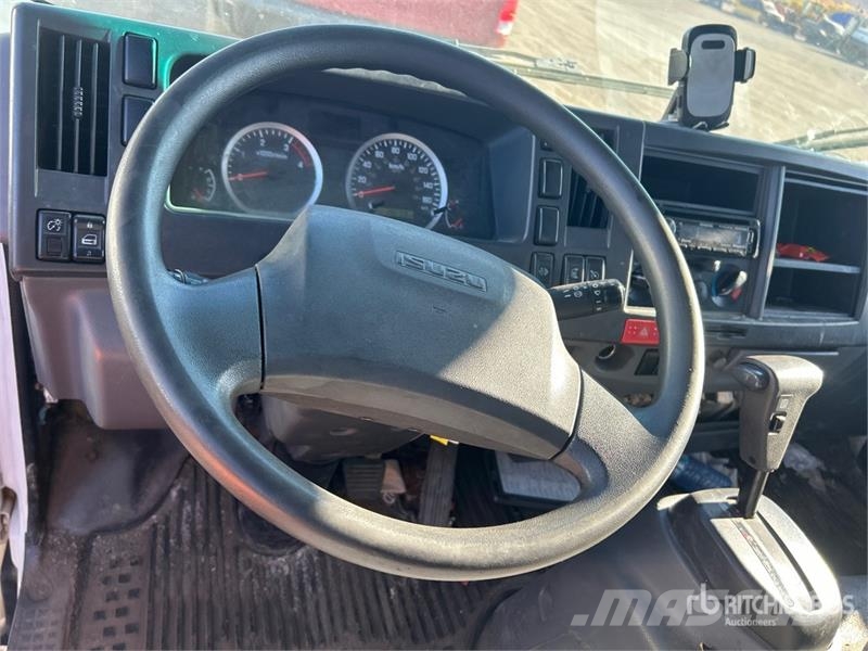 Isuzu NRR Dobozos teherautók