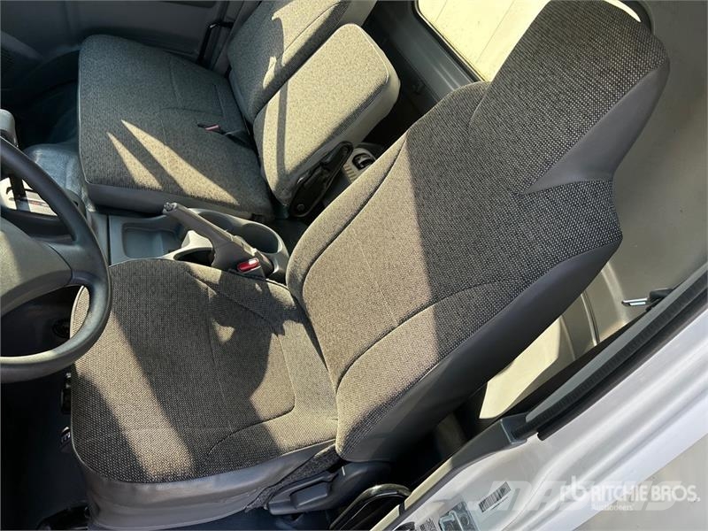 Isuzu NRR Kapali kasa kamyonlar