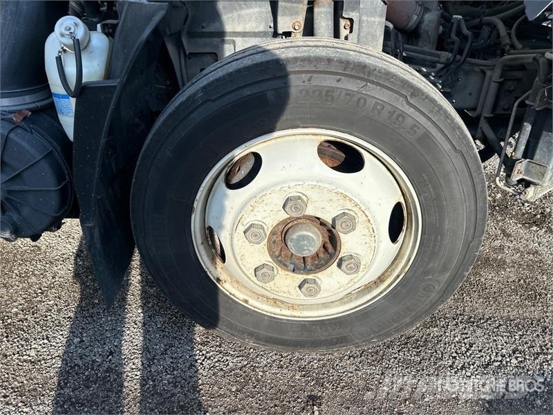 Isuzu NRR Kapali kasa kamyonlar