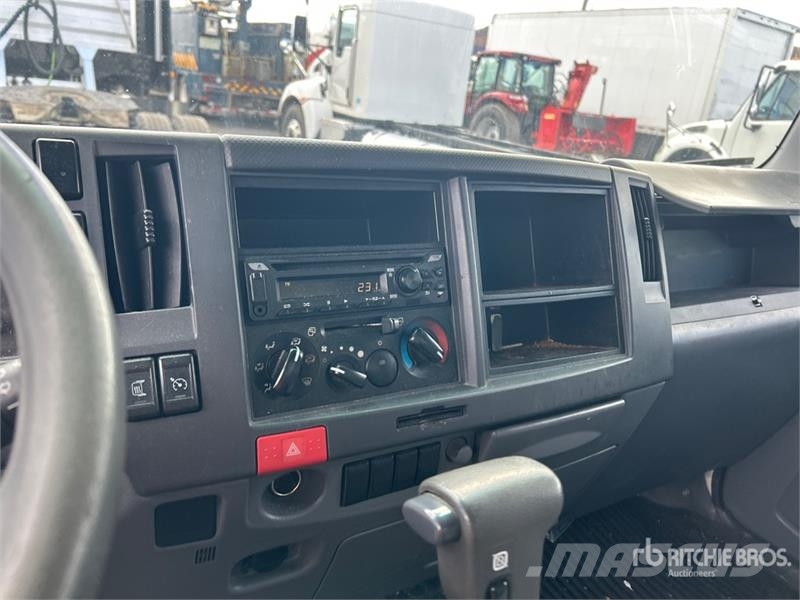 Isuzu NRR Kofferaufbau