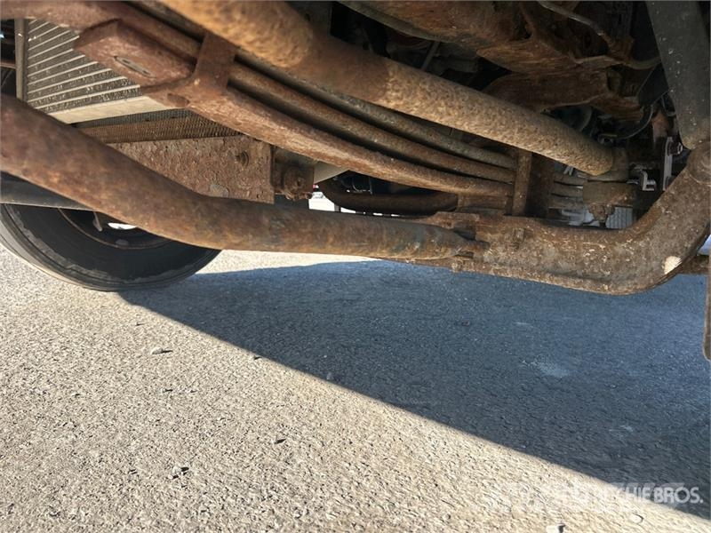 Isuzu NRR Dobozos teherautók