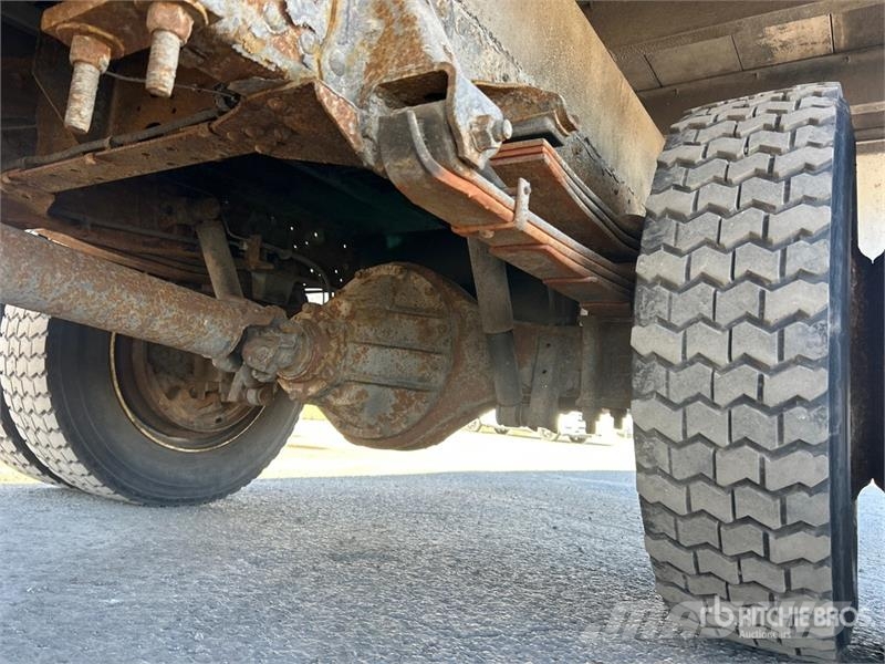 Isuzu NRR Dobozos teherautók