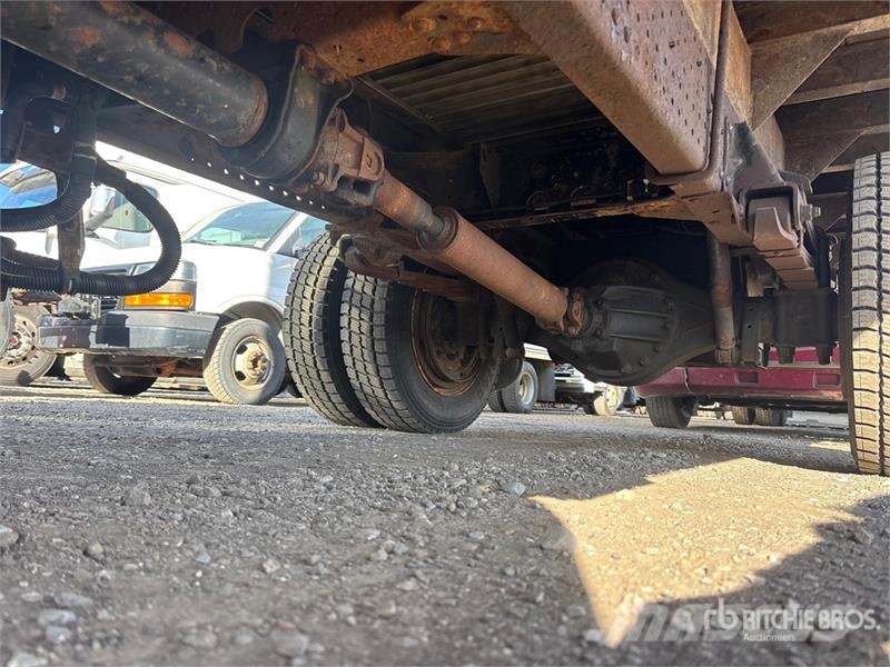 Isuzu NRR Sunkvežimiai su dengtu kėbulu