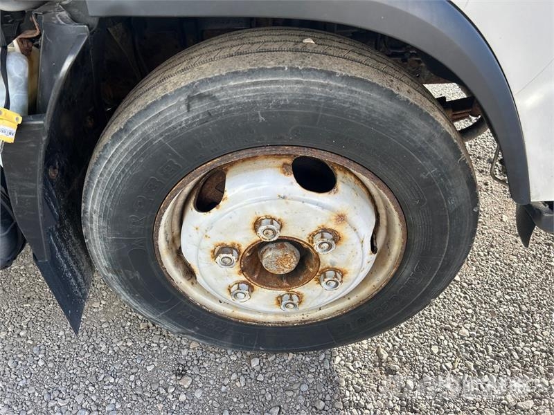 Isuzu NRR Фургони
