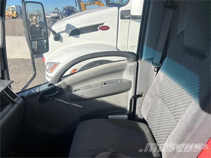 Isuzu NRR Фургони