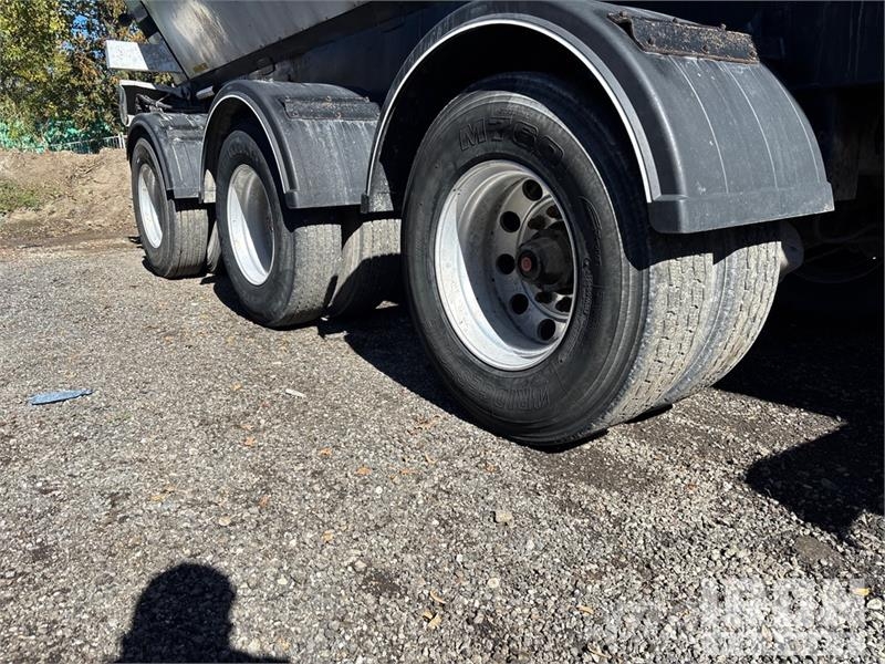J.C. Trailer 48 ft Quad/A Live Bottom Trailer Poluprikolice sa pokretnim podom