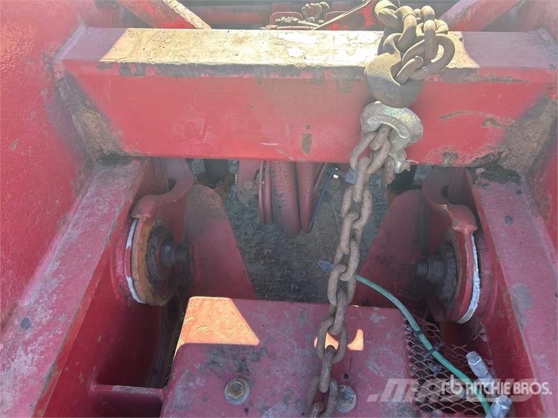 J.C. Trailer Quad/A Removable Gooseneck Lowboy Trailer Low loaders
