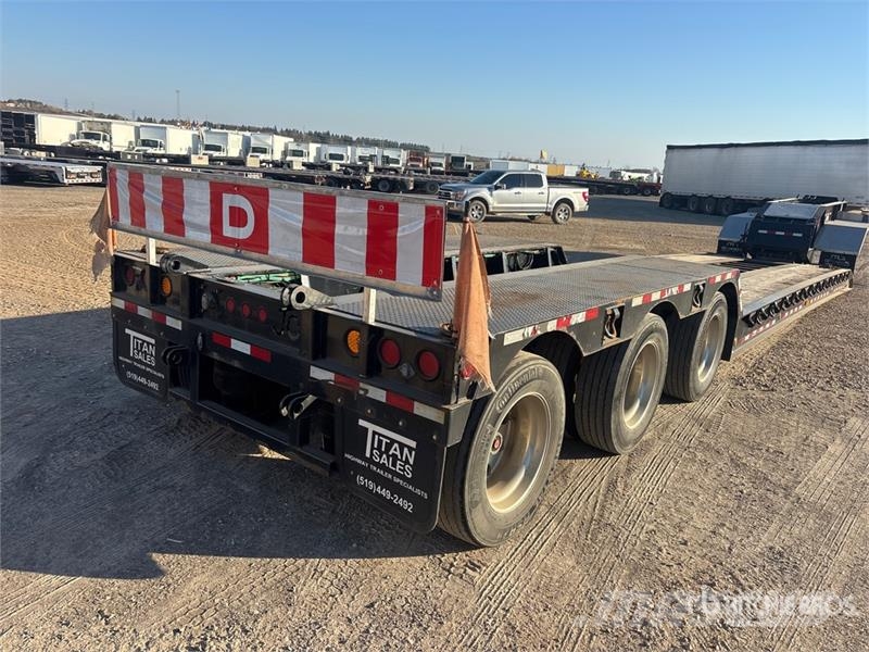 J.C. Trailer Tri/A Removable Gooseneck Lowboy Trailer Mélybölcsős