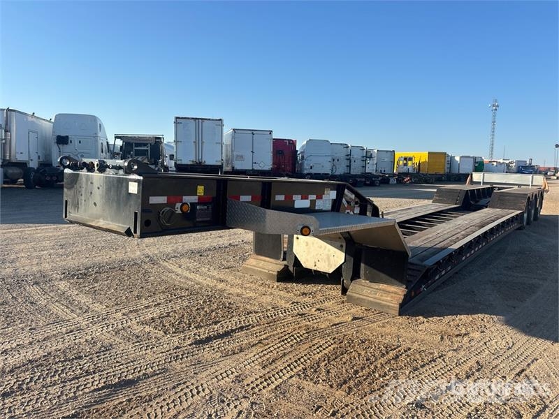 J.C. Trailer Tri/A Removable Gooseneck Lowboy Trailer Mélybölcsős