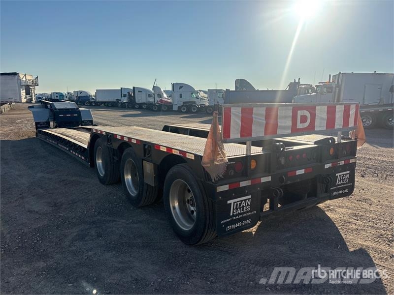 J.C. Trailer Tri/A Removable Gooseneck Lowboy Trailer Mélybölcsős