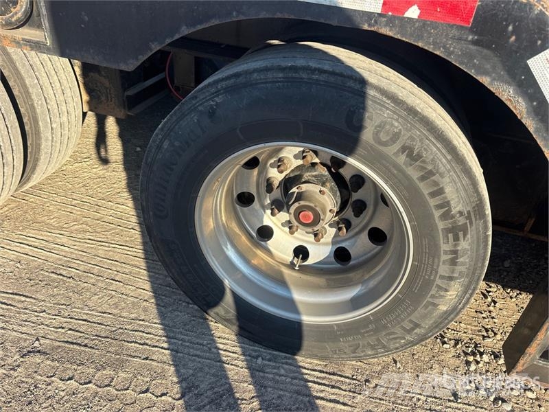 J.C. Trailer Tri/A Removable Gooseneck Lowboy Trailer Mélybölcsős