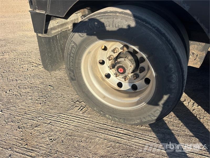 J.C. Trailer Tri/A Removable Gooseneck Lowboy Trailer Mélybölcsős