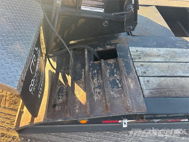 J.C. Trailer Tri/A Removable Gooseneck Lowboy Trailer Mélybölcsős