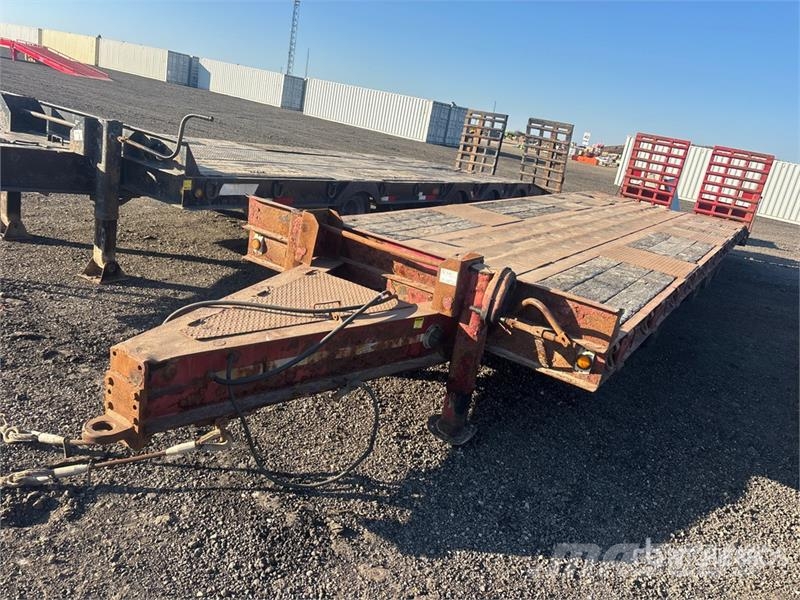 J C Trailers 32 ft Quad/A Equipment Trailer Autotransporter prikolice