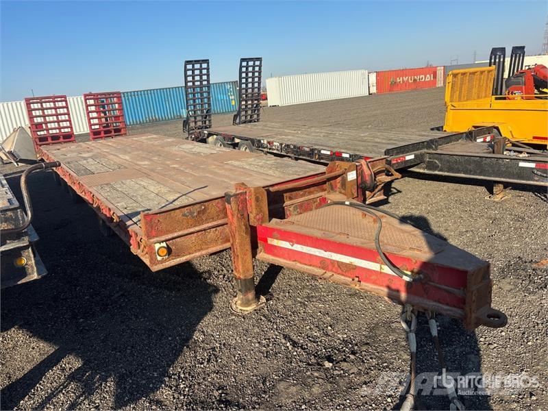 J C Trailers 32 ft Quad/A Equipment Trailer Autotransporter prikolice